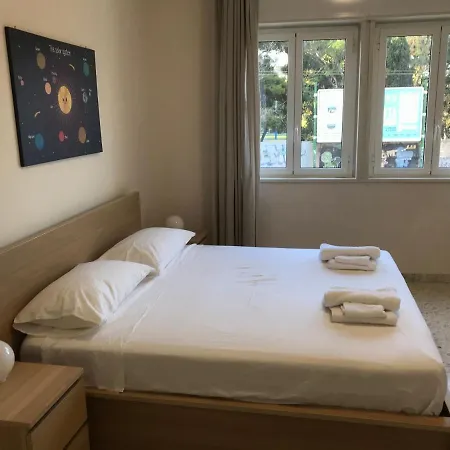 Parco 2 Giugno Готель типу 